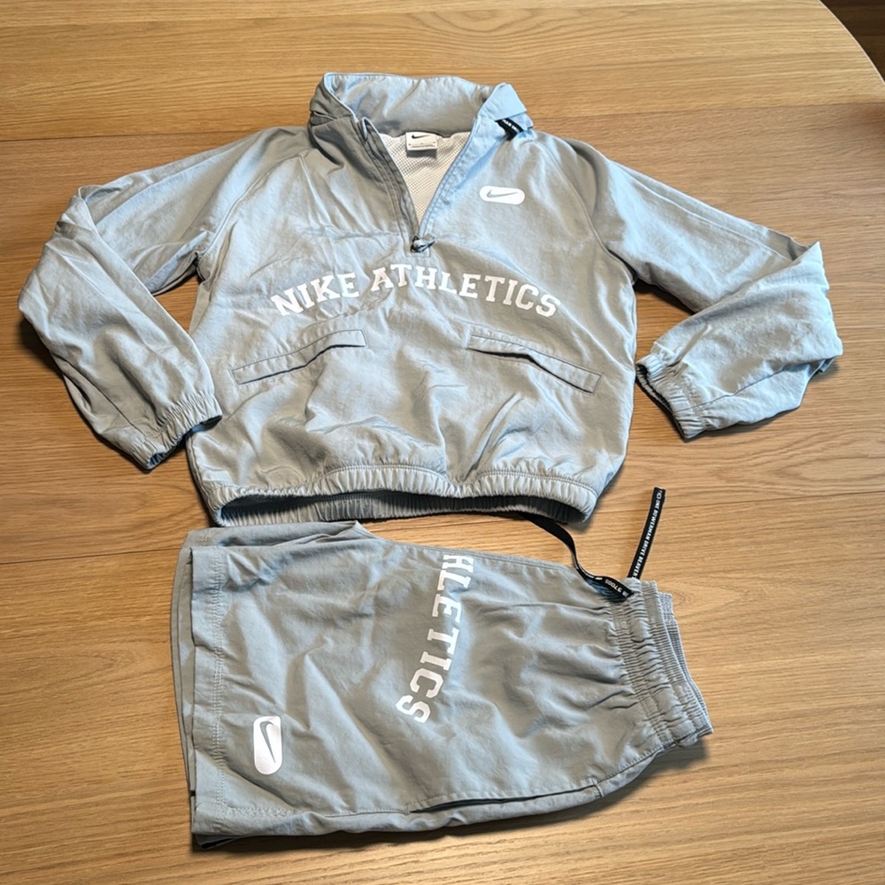 Nike boys shorts and pullover jacket set. Light gray size medium